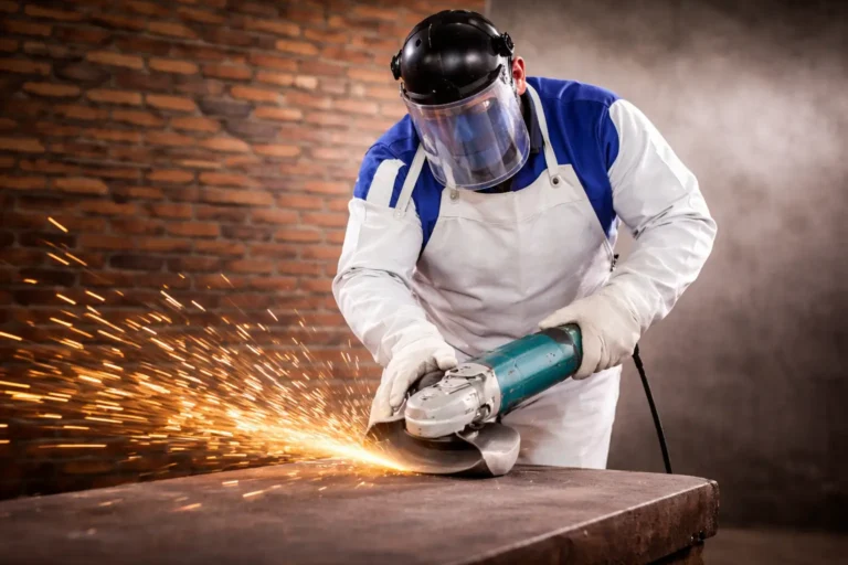 locacao-esmerilhadeira-corte-metal-serralheria